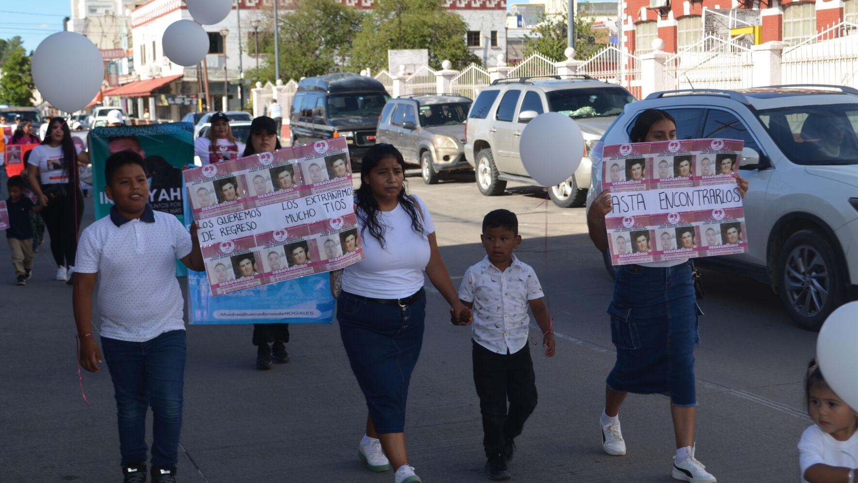 ‘No descansaremos hasta encontrarlos’: Marchan en Nogales por cientos de desaparecidos